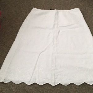 White Linen Skirt w/Flower Embroider Detail